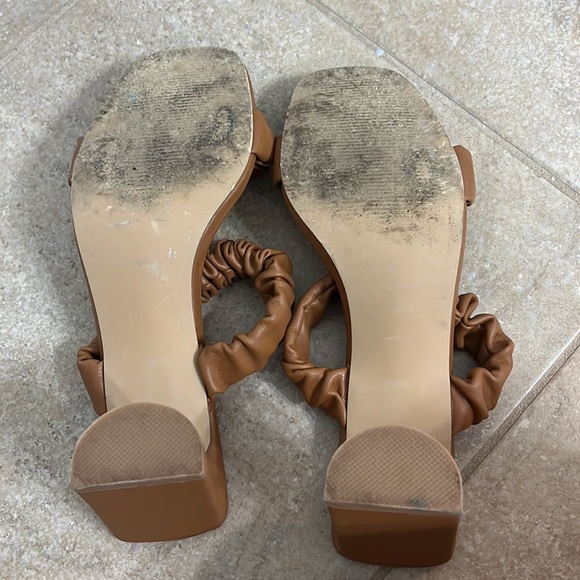 Express Heels - Picture 5 of 6